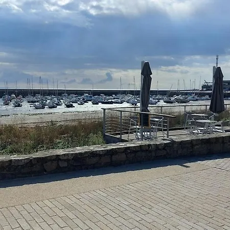 En Bois A 800m De La 萨尔佐